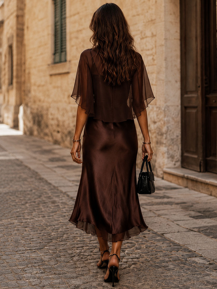 María Conjunto de Dos Piezas: Blusa de Gasa Marrón y Vestido Midi de Satén