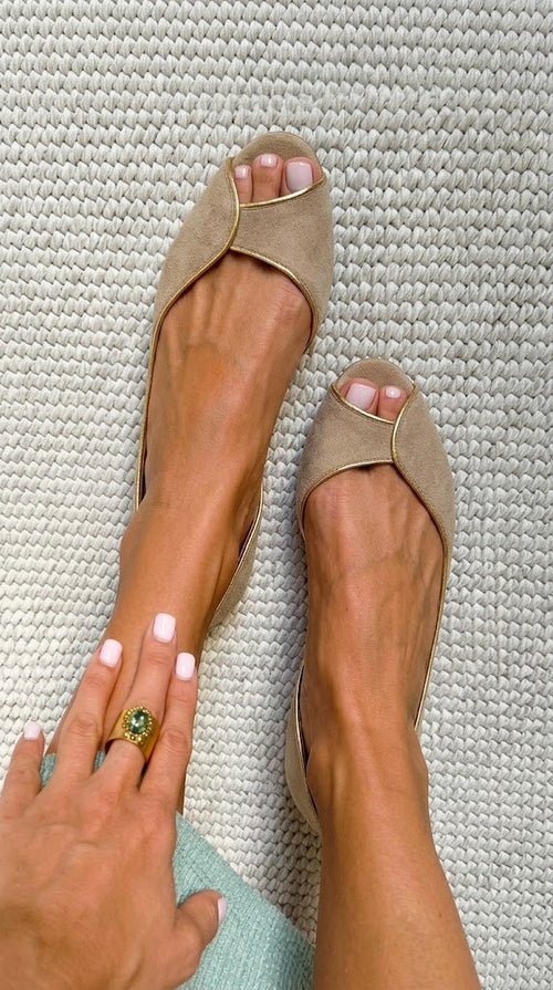 Clara Bailarinas de Ante con Punta Abierta en Beige y Dorado