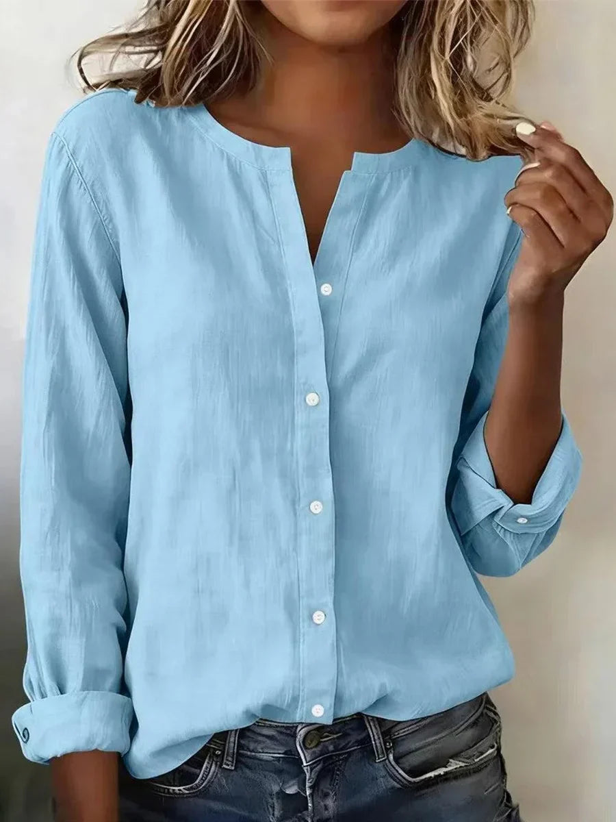Blusa suave lisa azul con manga larga y botones