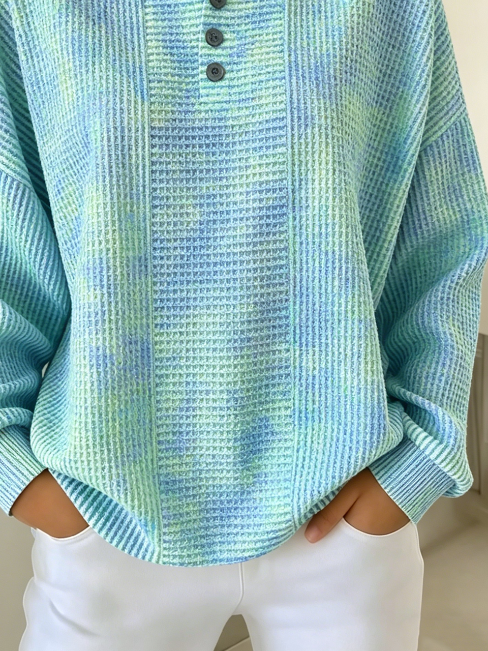 Top tie dye de tejido gofre con cuello henley y manga larga — foto 3