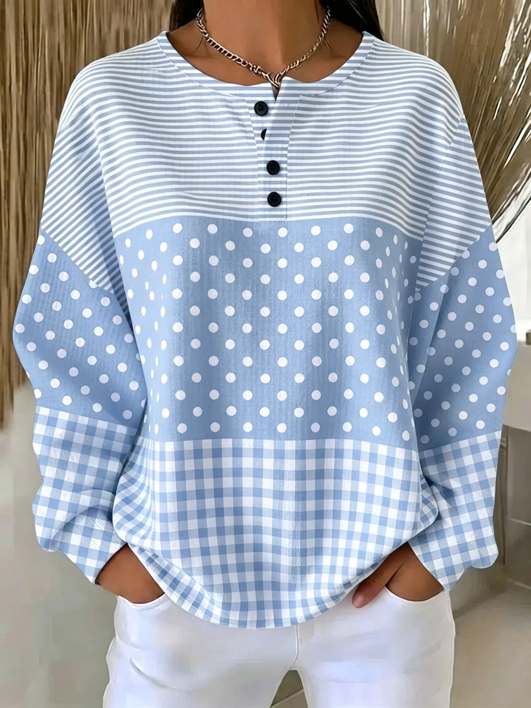 Sudadera de lunares con cuello henley