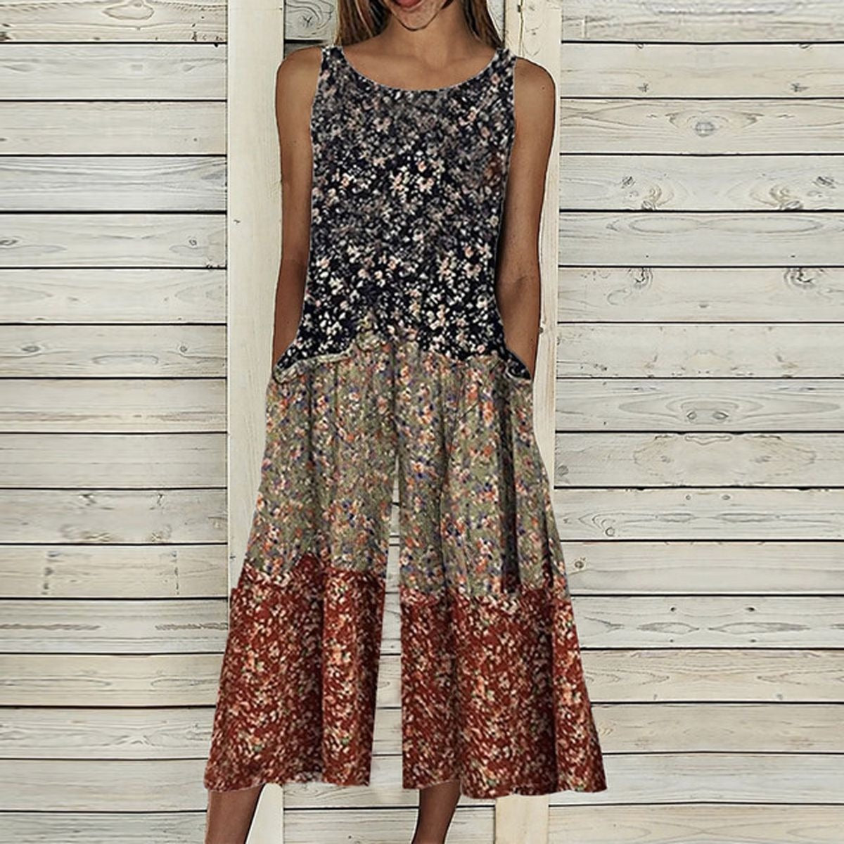 Mono vintage de flores con cuello redondo y bolsillos