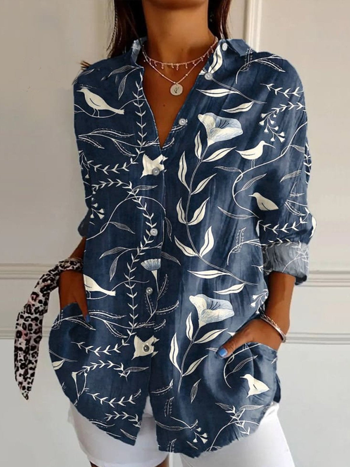 Camisa holgada de flores con cuello camisero y manga corta