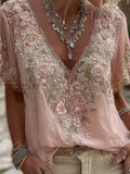 Blusa de flores de encaje rosa con escote en pico y manga corta