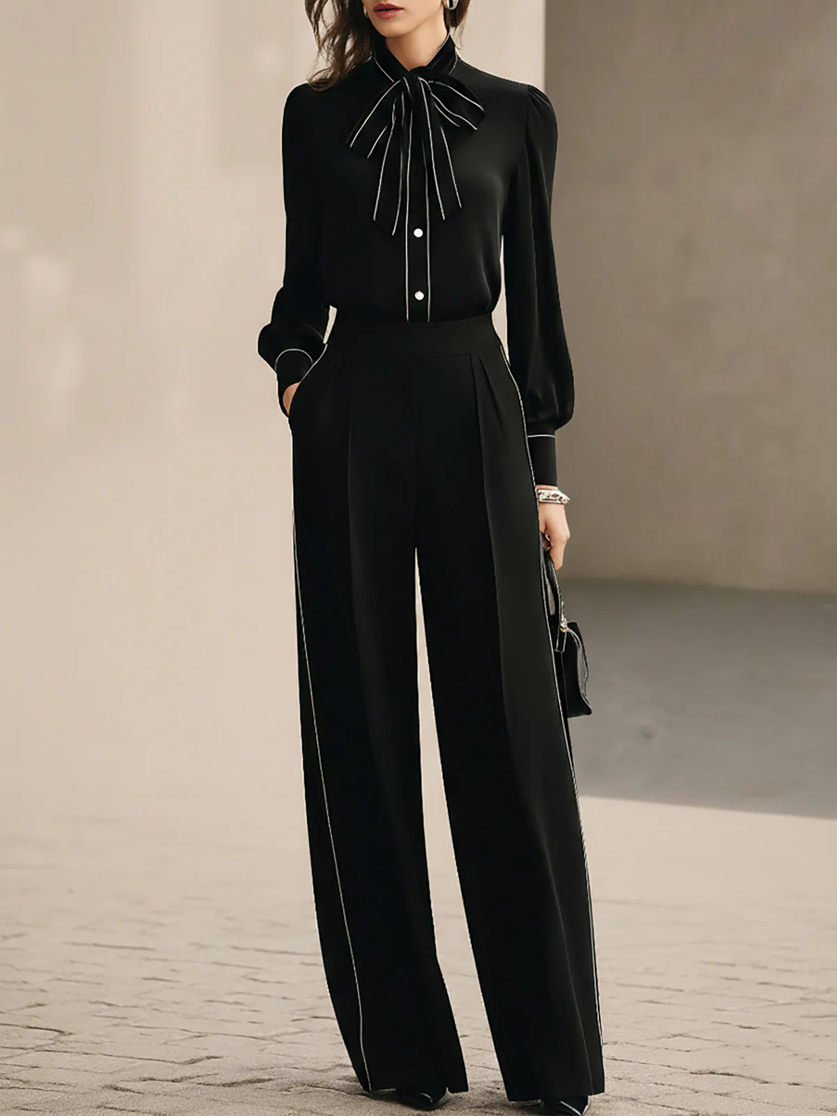 Ana Conjunto de Dos Piezas: Blusa Negra con Lazo y Ribete Blanco y Pantalón Ancho