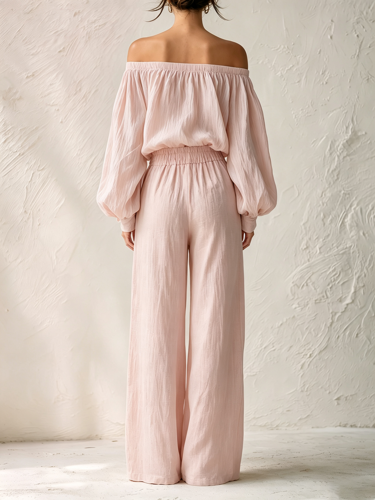 Tamara Conjunto de Top Rosa de Hombros Descubiertos y Mangas Abullonadas con Pantalón de Pierna Ancha de Talle Alto