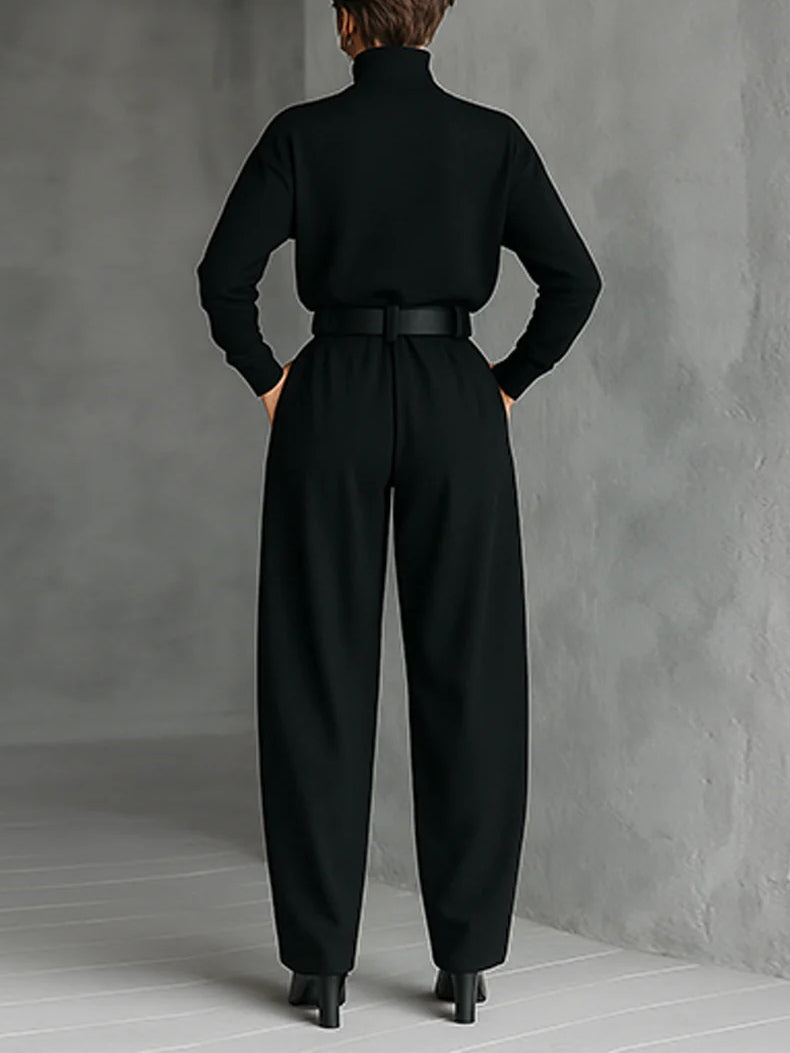 Daniela Conjunto Negro de Camiseta de Cuello Alto y Pantalón Recto (Incluye Cinturón)