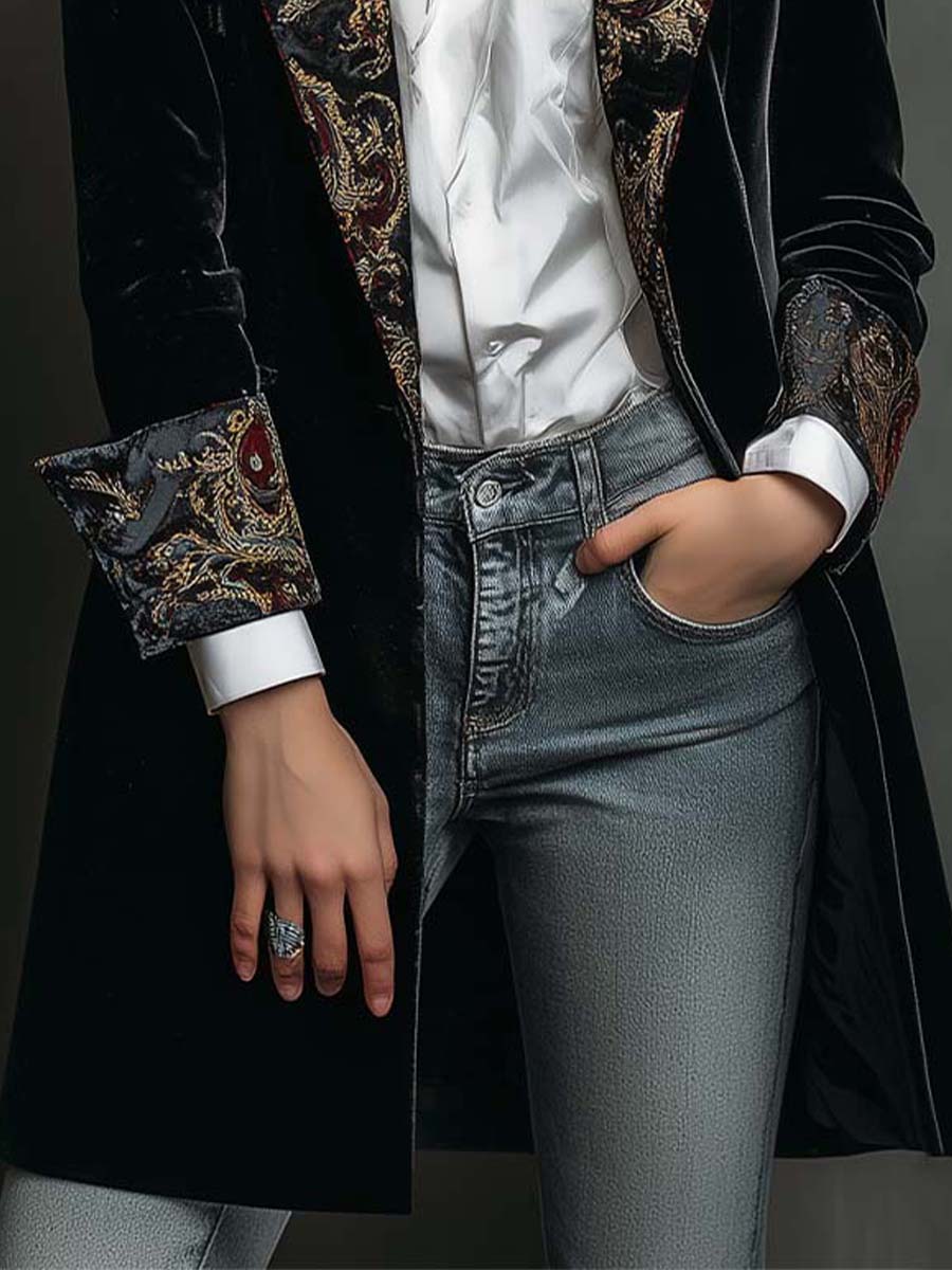 Bianca Blazer Negro Entallado con Estampado Barroco