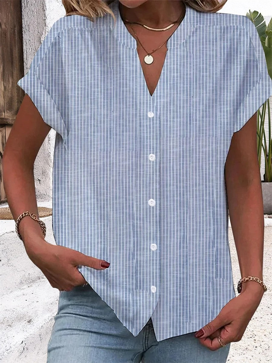 Blusa de rayas azul con escote en pico y manga corta