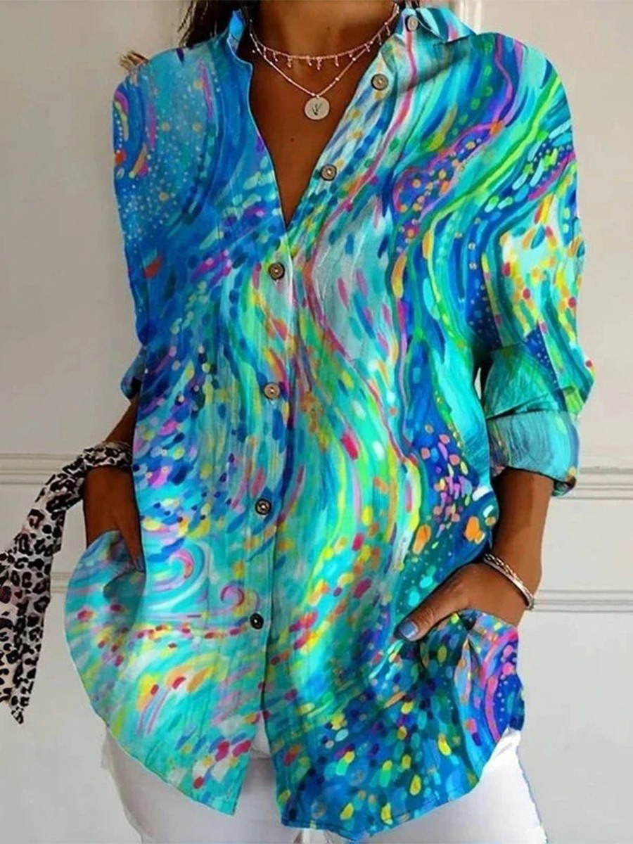 Blusa abstracta con cuello camisero, manga larga y botones