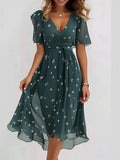 Vestido midi fluido de flores con escote en pico, manga corta y fruncido