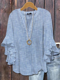 Blusa de rayas azul con escote en pico