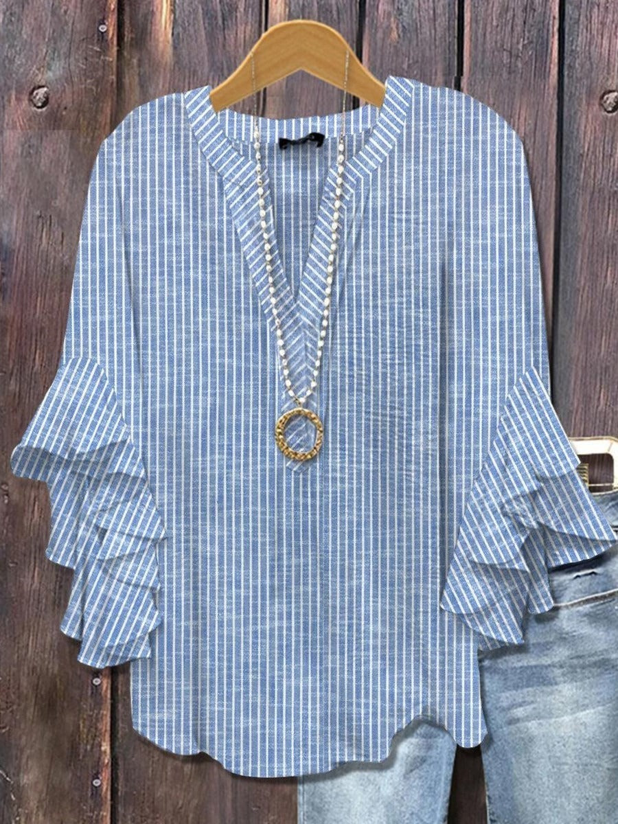 Blusa de rayas azul con escote en pico