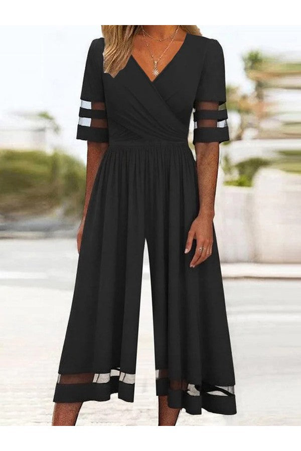 Mono liso negro con escote en pico y manga francesa