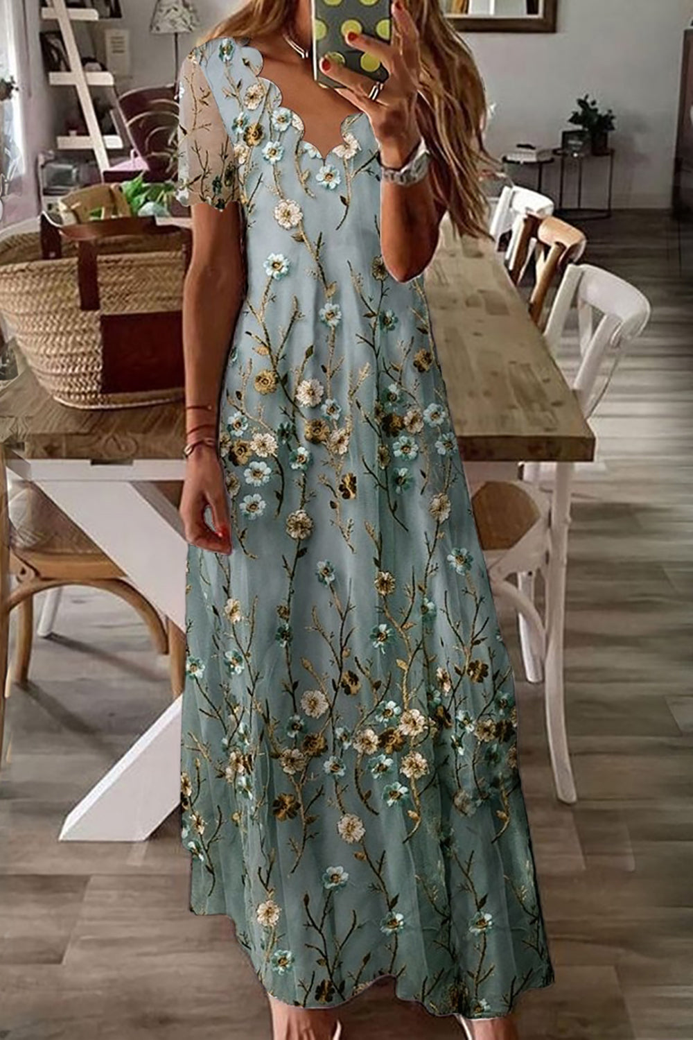 Vestido largo de flores con escote en pico y manga corta