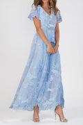 Vestido elegante largo de flores azul con escote en pico y manga corta