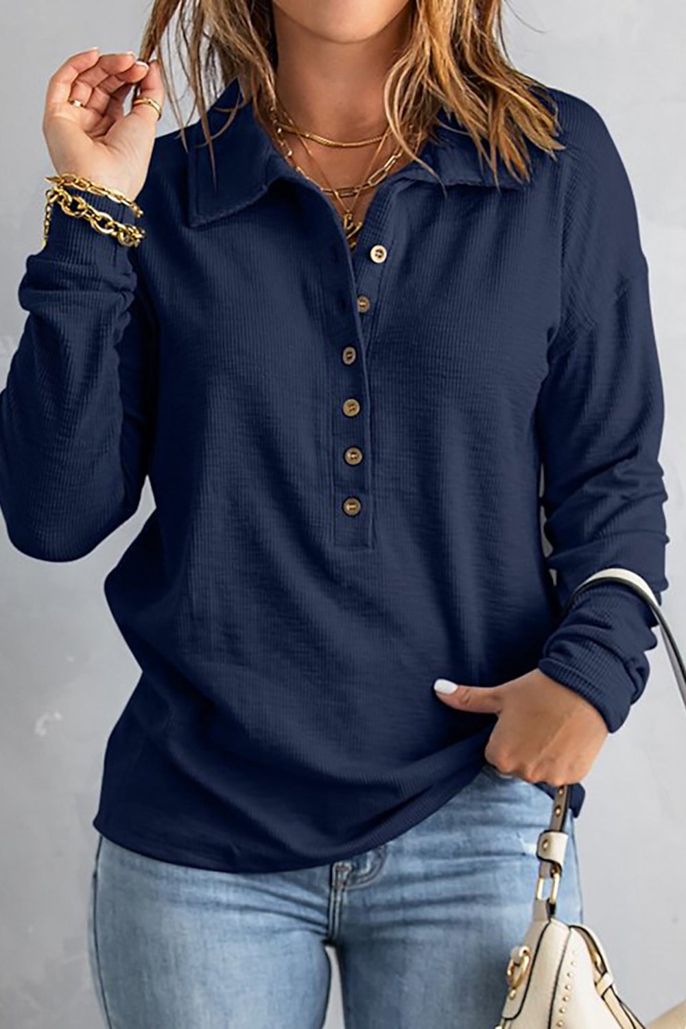 Blusa casual lisa con cuello camisero, manga larga y botones