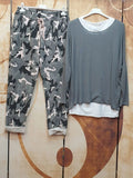 Conjunto de dos piezas de camuflaje con cuello redondo y manga larga