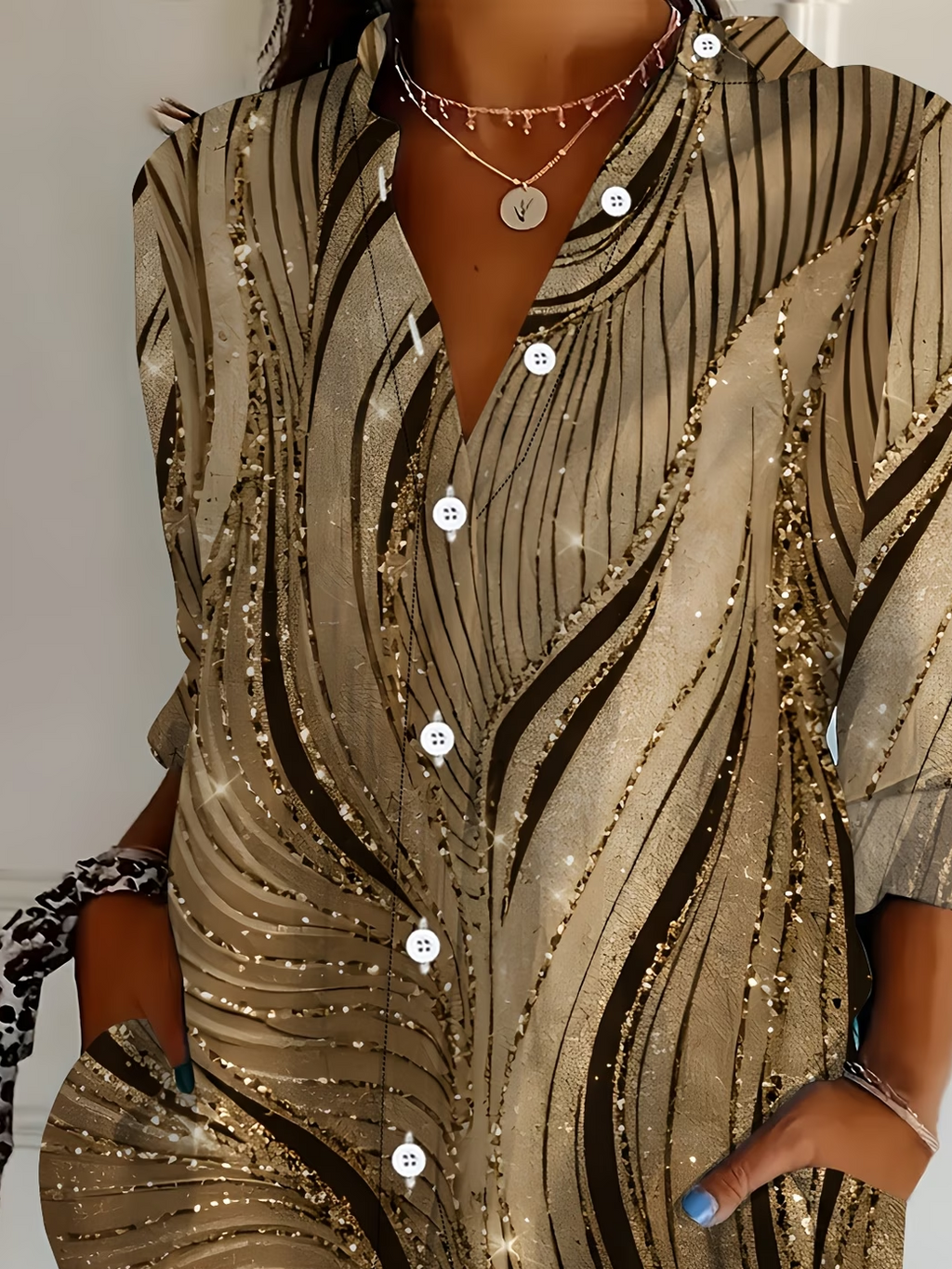 Camisa holgada abstracta con cuello camisero, manga larga y botones — foto 3