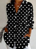 Camisa holgada de lunares con cuello camisero, manga larga y botones