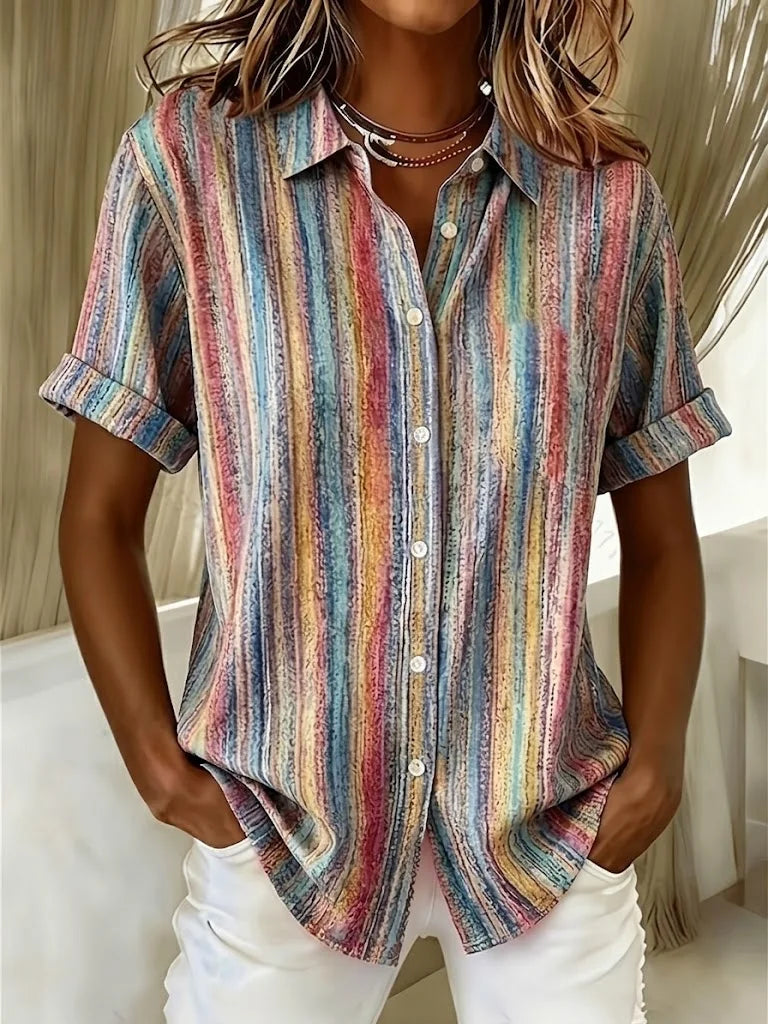 Camisa holgada abstracta con cuello camisero, manga corta y botones