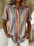 Camisa holgada abstracta con cuello camisero, manga corta y botones