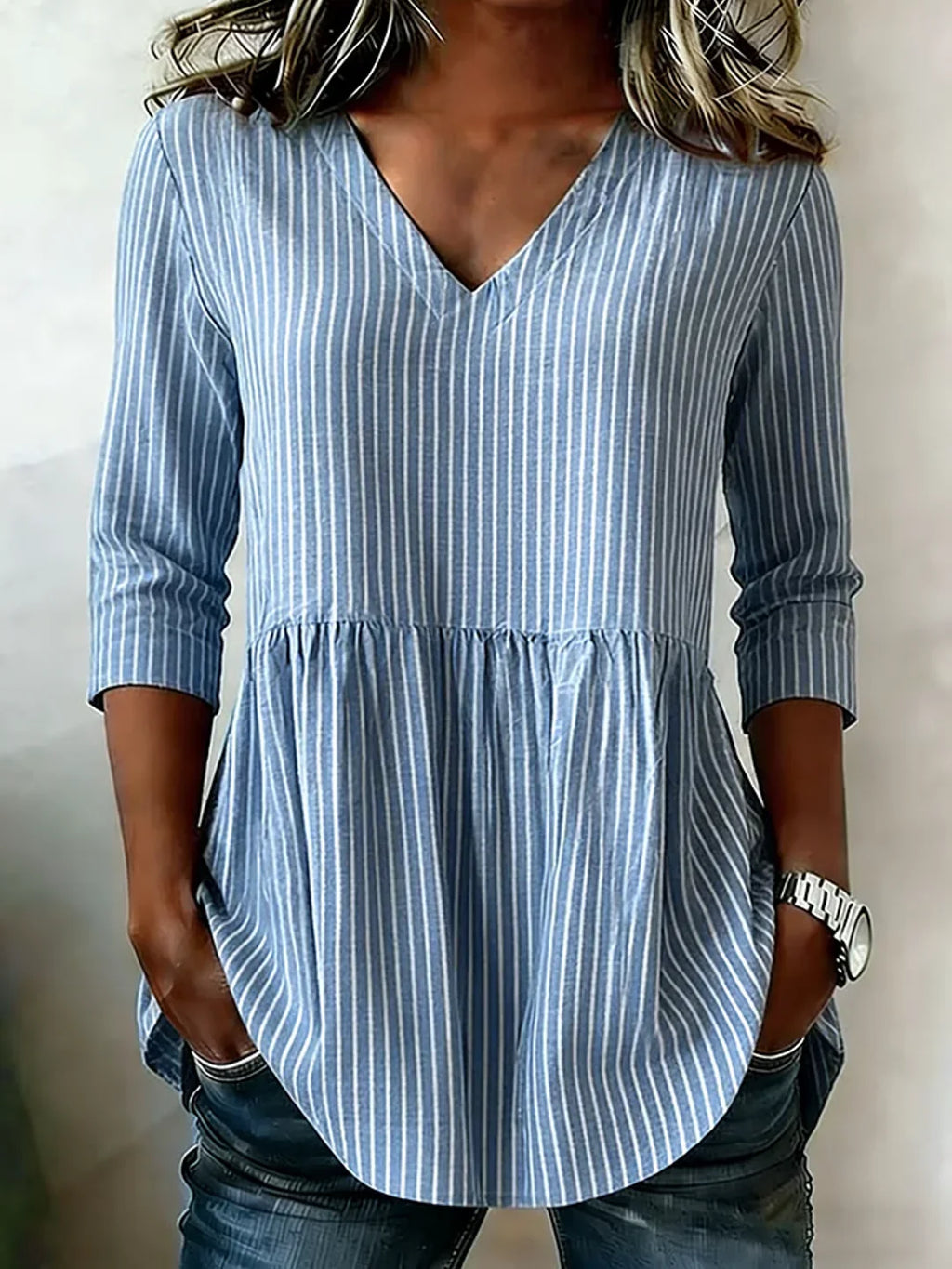 Camisa holgada de rayas con escote en pico y manga larga