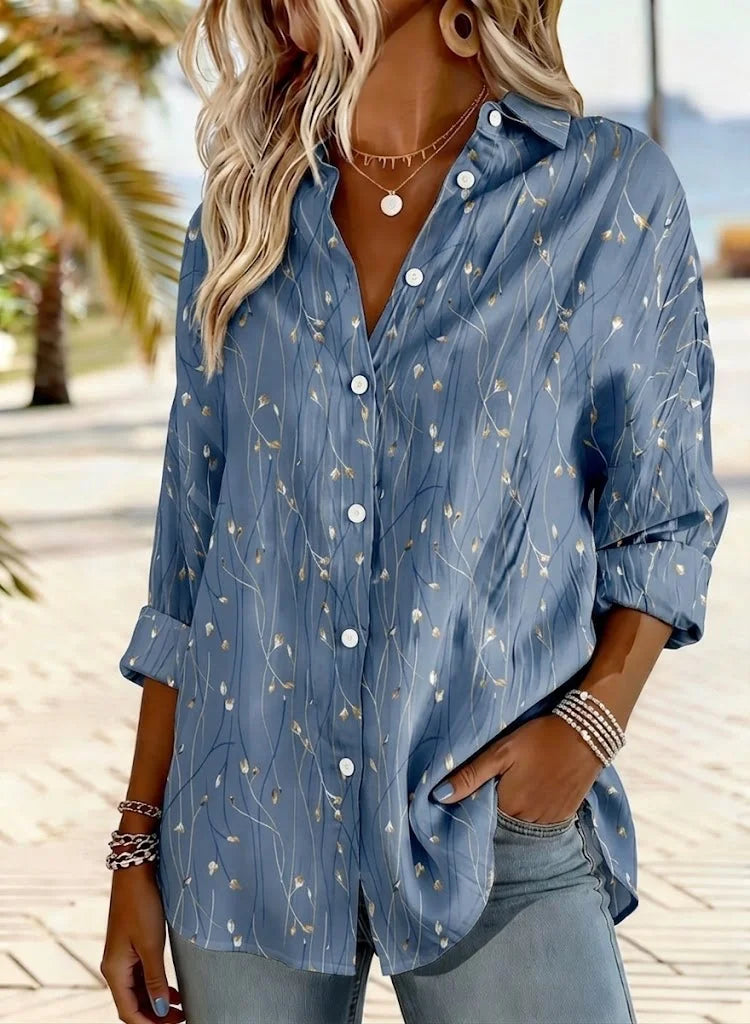 Camisa holgada de hojas azul con cuello camisero, manga larga y botones