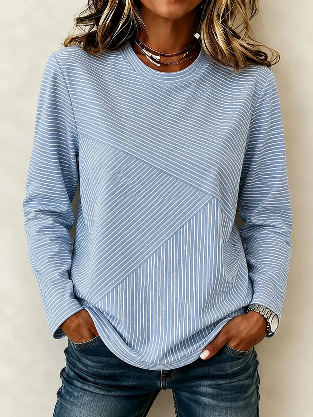 Camisa casual de rayas azul con cuello redondo y manga larga
