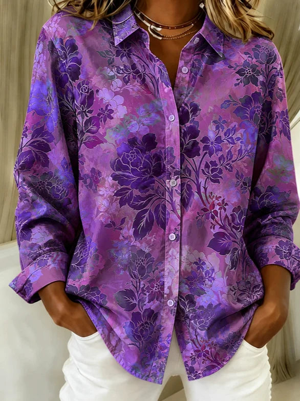Camisa ligera de flores morada con cuello chal, manga larga y botones — foto 3
