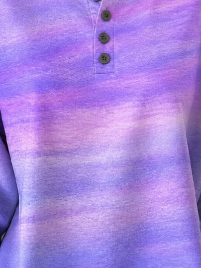 Sudadera casual tie dye morada con cuello redondo, manga larga y botones — foto 2