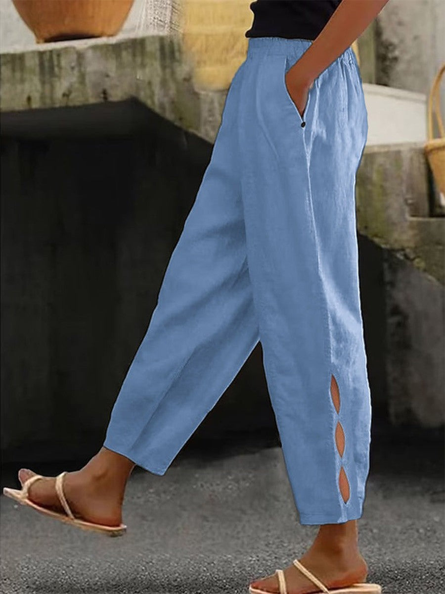 Pantalón casual azul con bolsillos y detalle calado