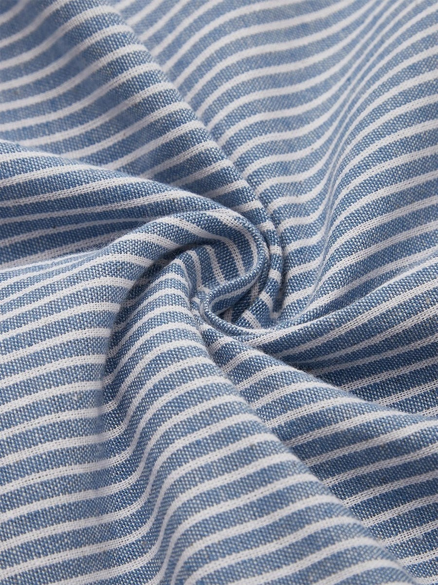 Vestido midi de rayas azul con escote en pico y manga corta — foto 2