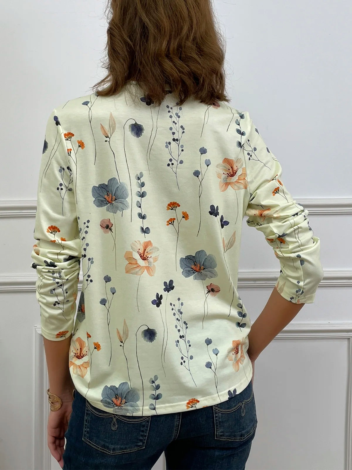 Blusa casual holgada de flores con cuello redondo y manga larga