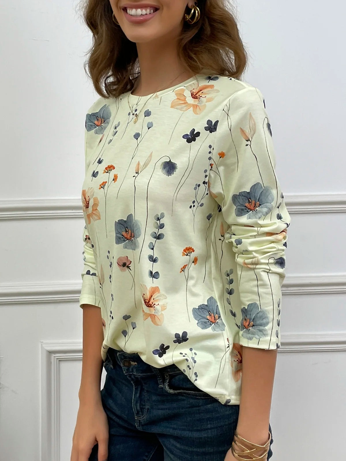 Blusa casual holgada de flores con cuello redondo y manga larga