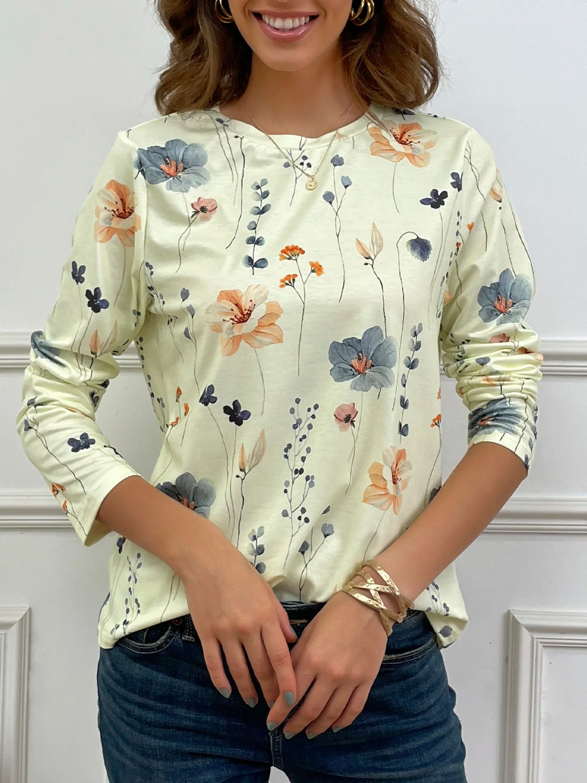 Blusa casual holgada de flores con cuello redondo y manga larga
