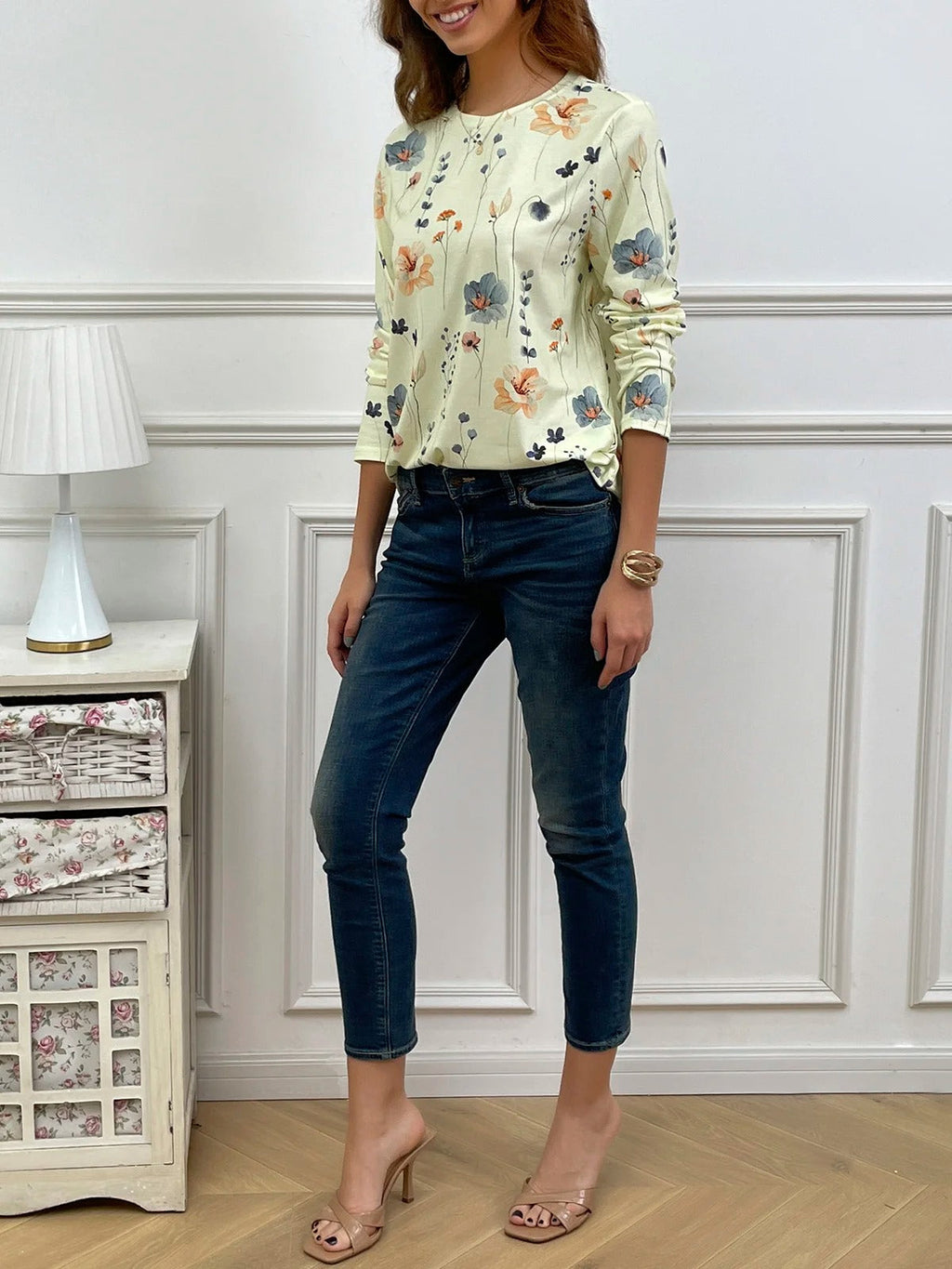Blusa casual holgada de flores con cuello redondo y manga larga