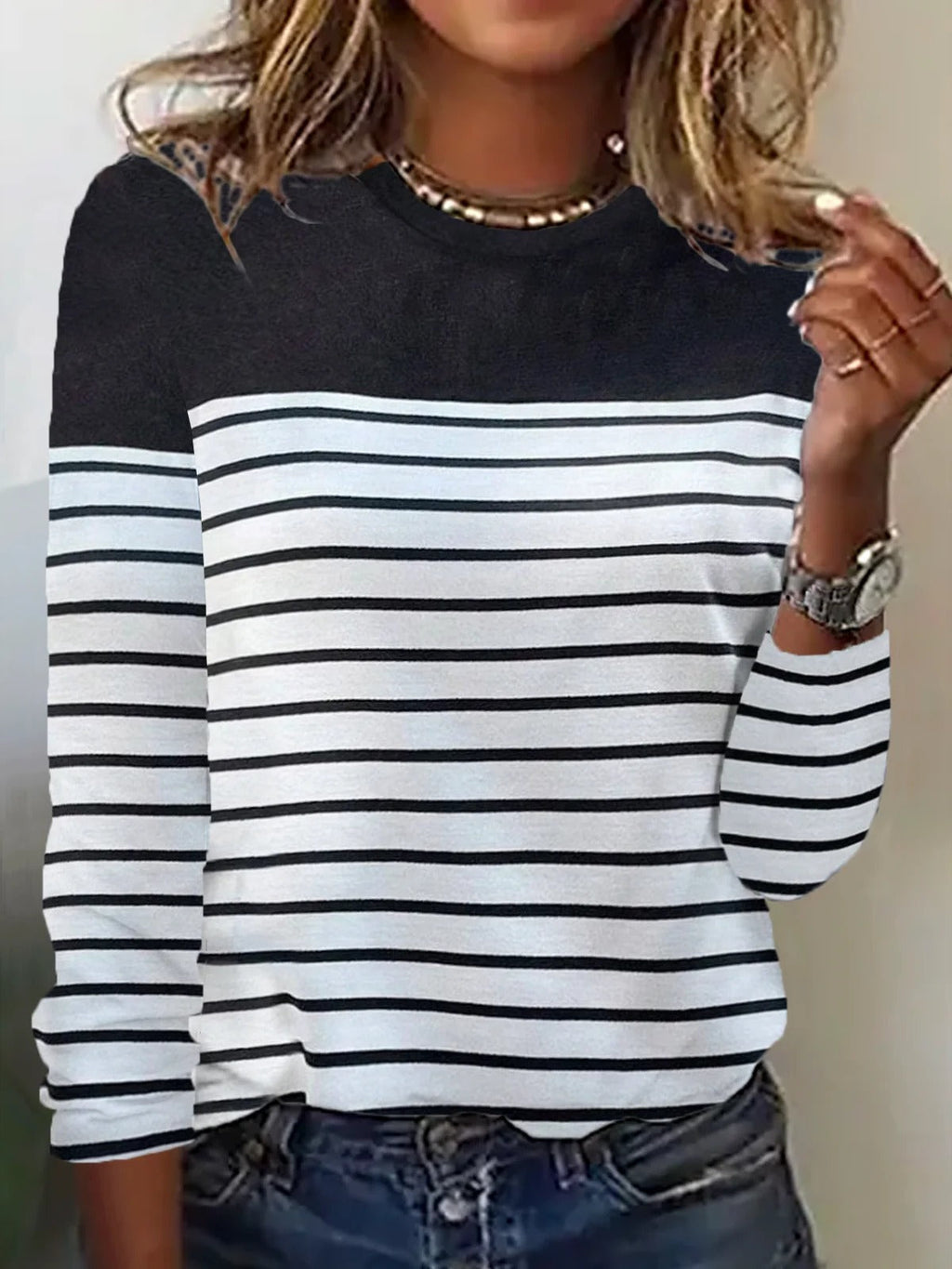 Blusa casual holgada bicolor con cuello redondo y manga larga