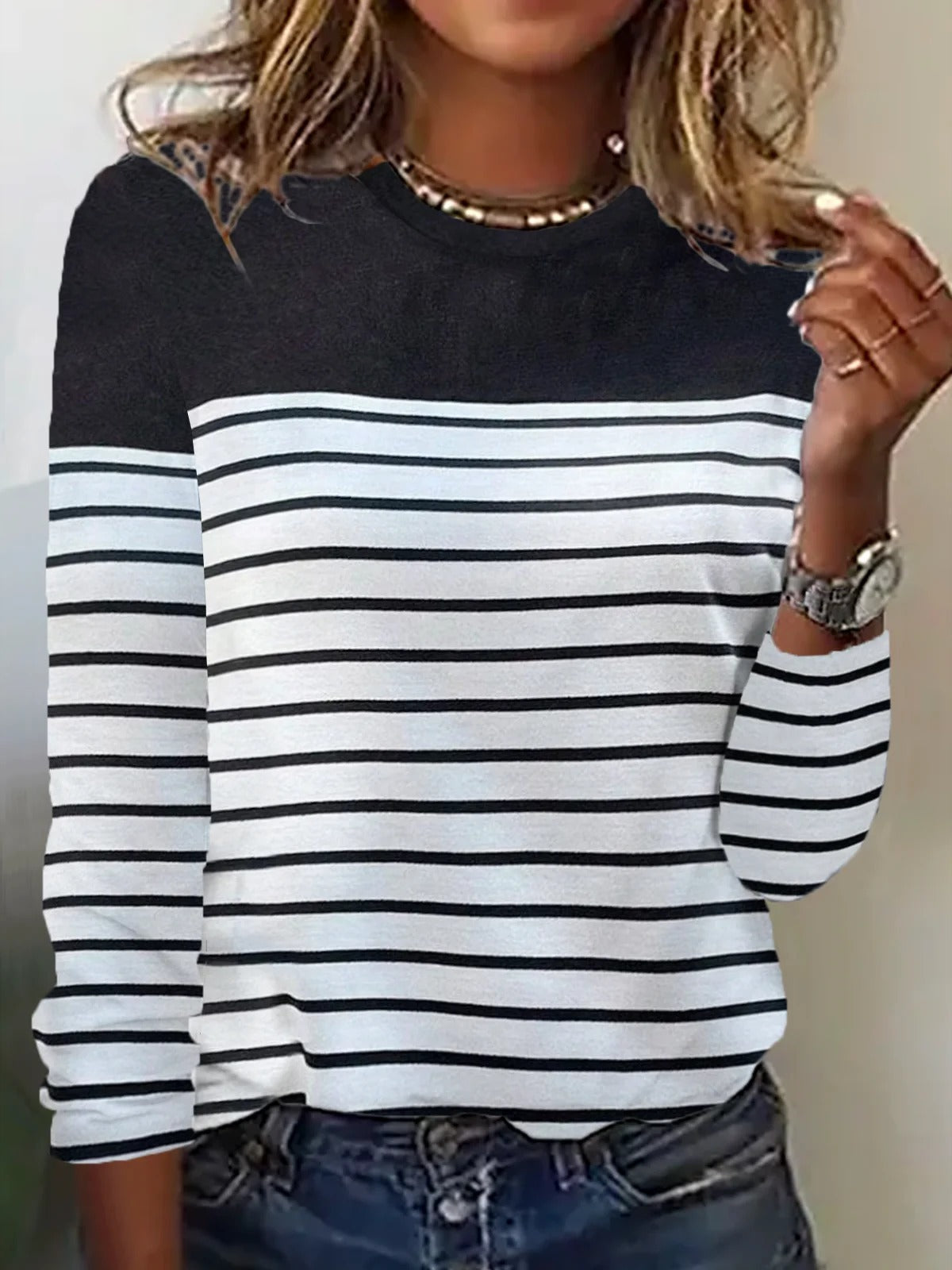 Blusa casual holgada bicolor con cuello redondo y manga larga