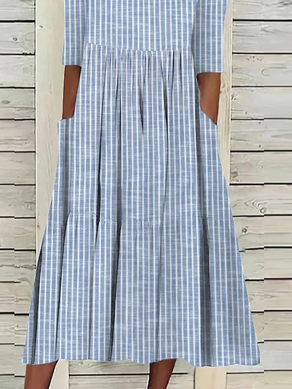 Vestido casual midi de rayas con cuello redondo y manga francesa — foto 2