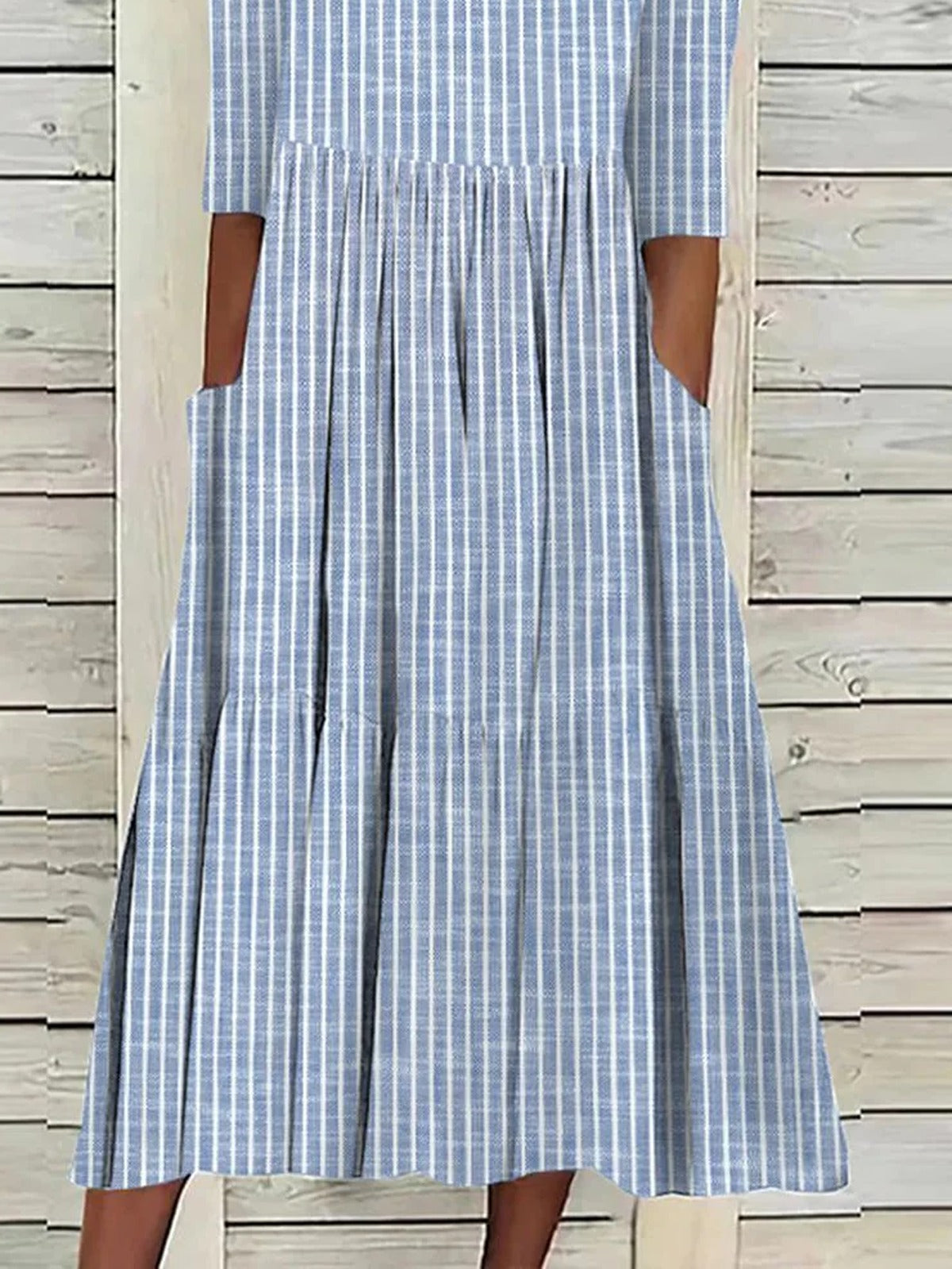 Vestido casual midi de rayas con cuello redondo y manga francesa — foto 2