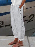 Pantalón casual de rayas con botones