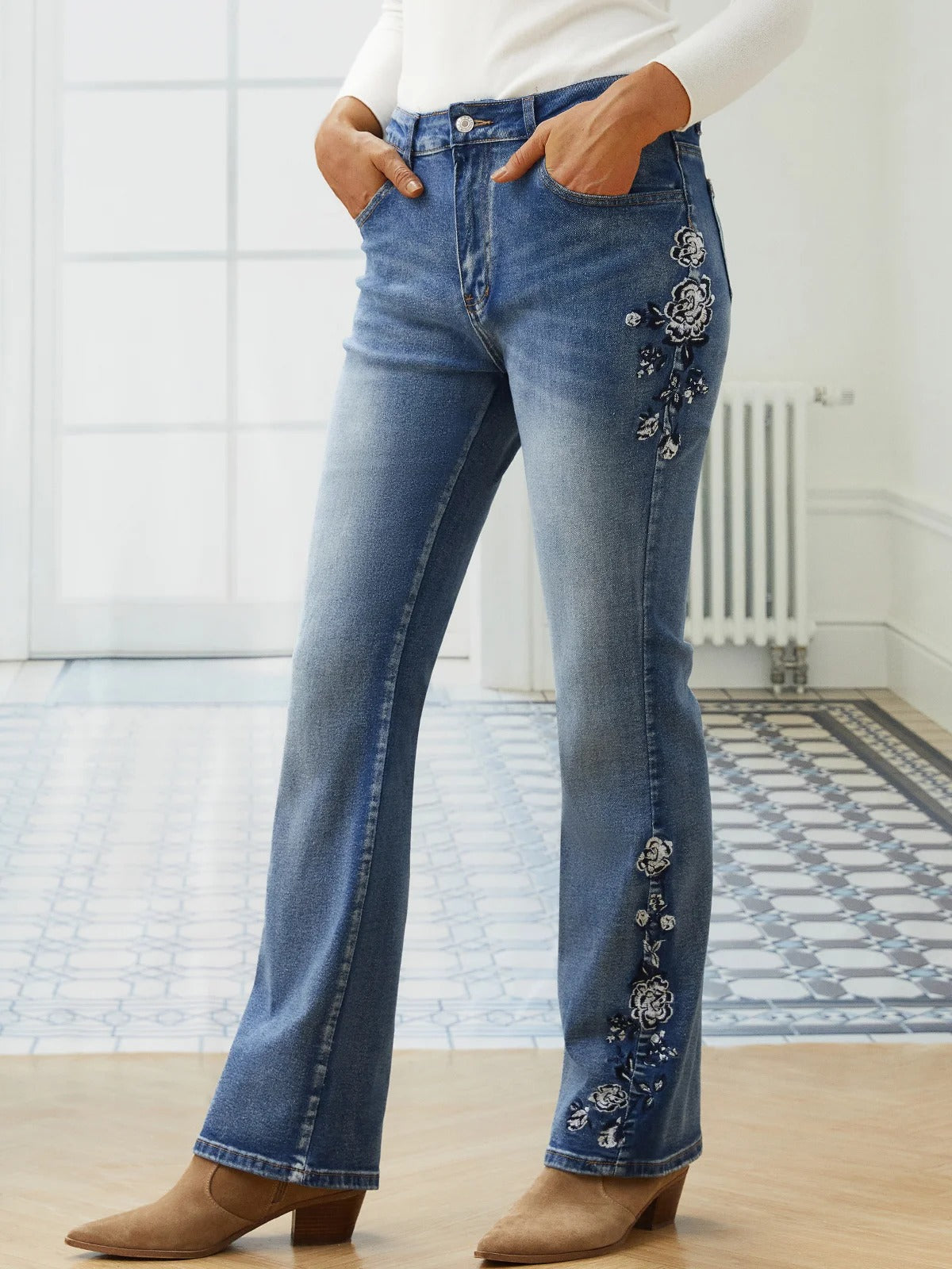 Vaqueros casual de flores vaqueros — foto 3