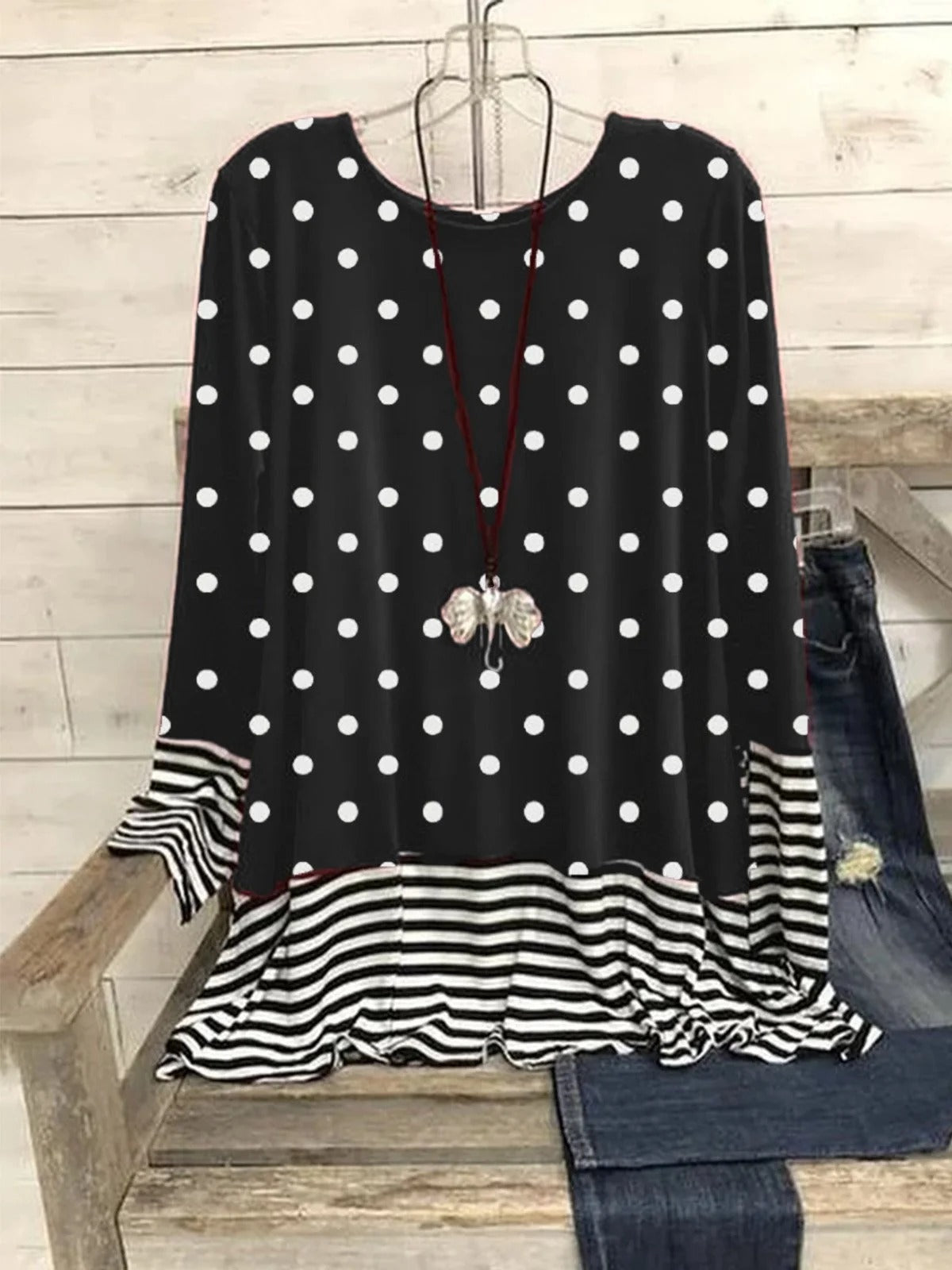 Camisa de lunares con cuello redondo y manga larga