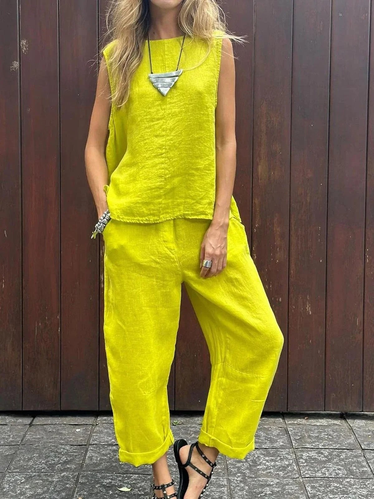 Top casual liso con cuello redondo y pantalón a juego, sin mangas — foto 6