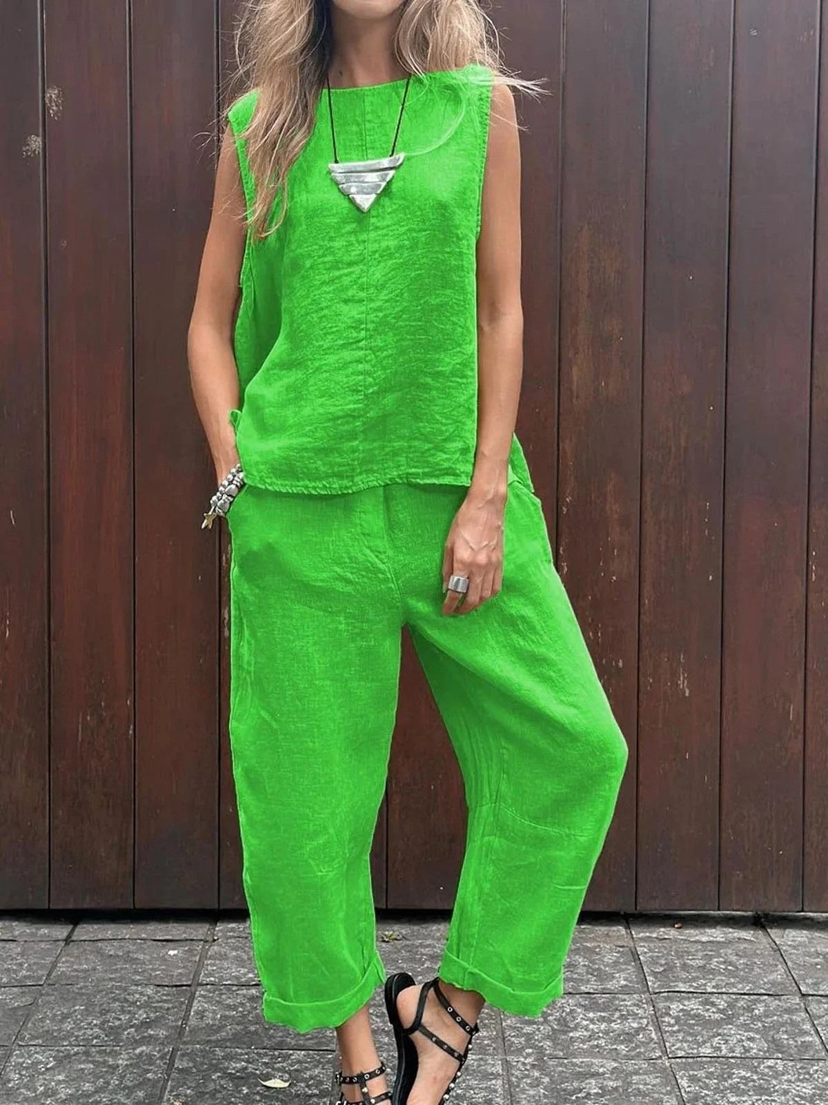 Top casual liso con cuello redondo y pantalón a juego, sin mangas — foto 7