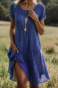 Vestido moderno midi de lunares con cuello redondo y manga corta