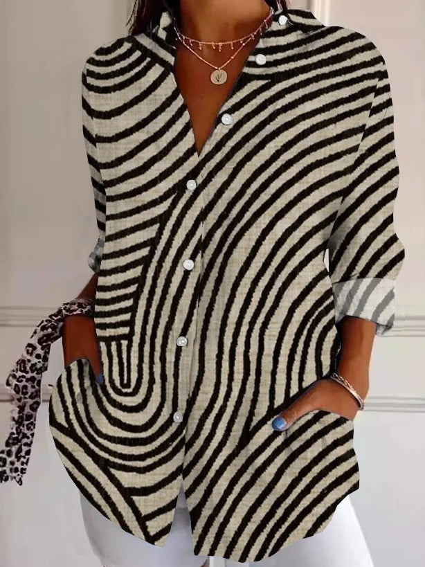 Camisa holgada abstracta con cuello camisero, manga larga y botones · Alena
