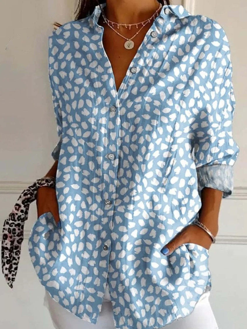Camisa cómoda de flores con cuello camisero y manga larga