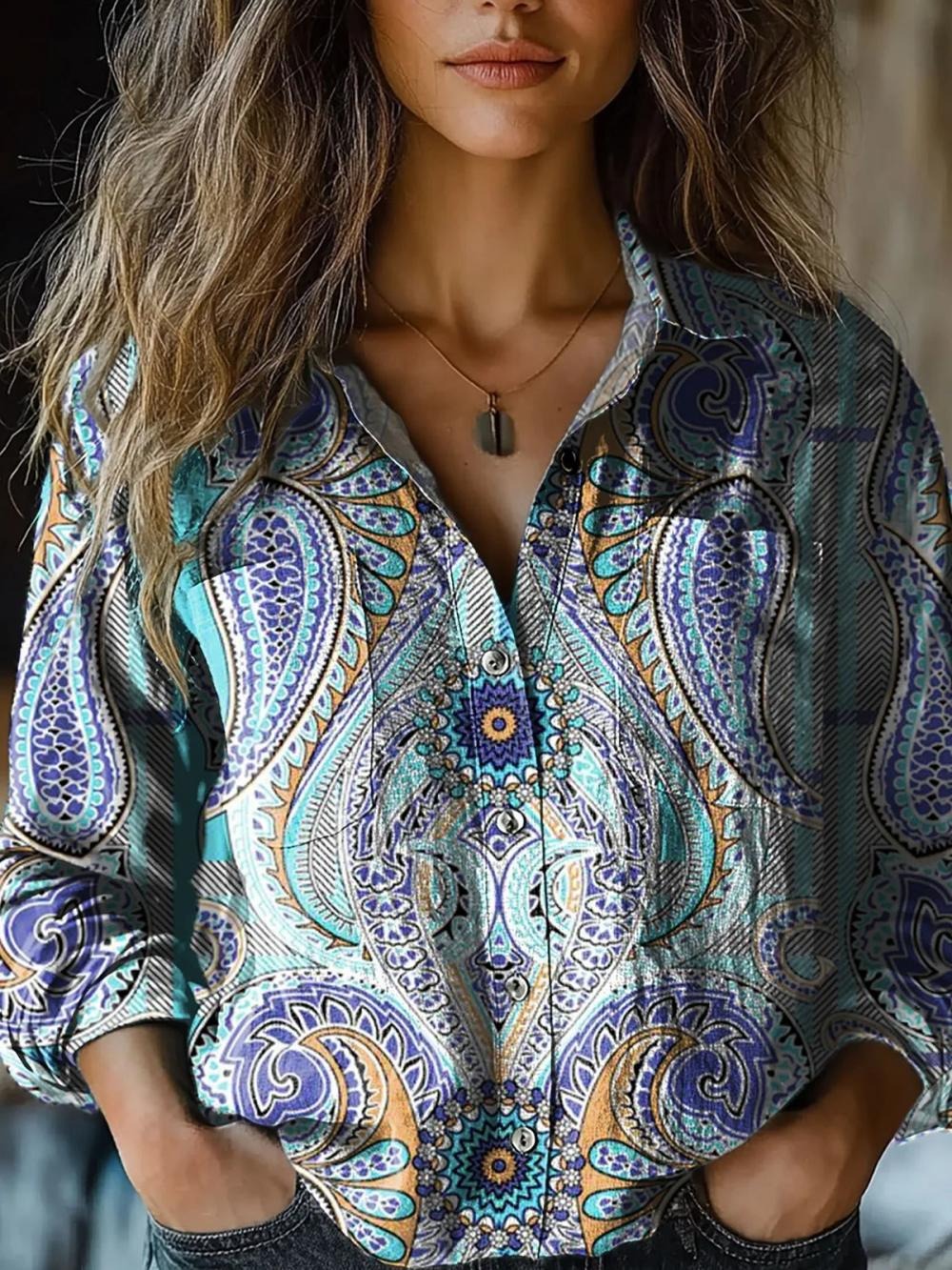Top de fiesta étnico con cuello camisero y manga larga